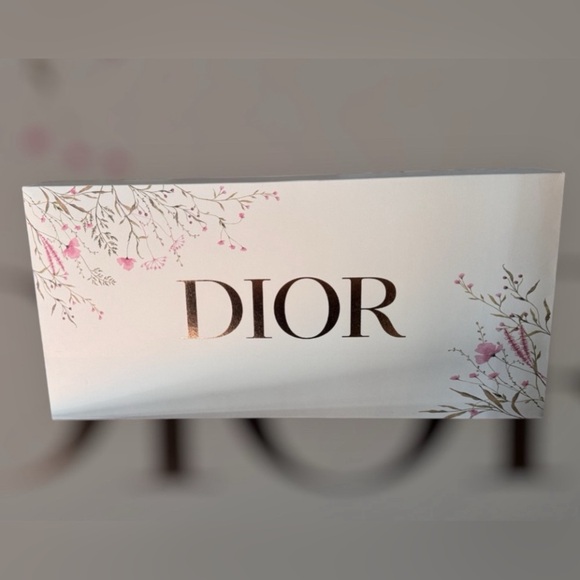 Christian Dior Authentic STRAW Bag w Dior Box - VIP gift with $500 purchase - Picture 5 of 6